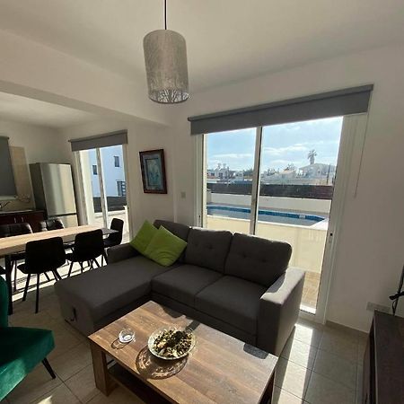 Cosy Apartment In Kato Paphos With Pool Access Екстериор снимка
