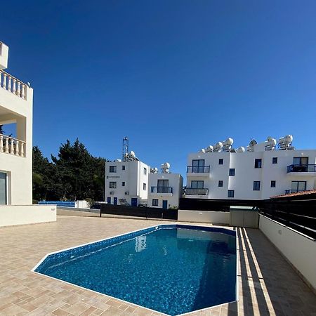 Cosy Apartment In Kato Paphos With Pool Access Екстериор снимка