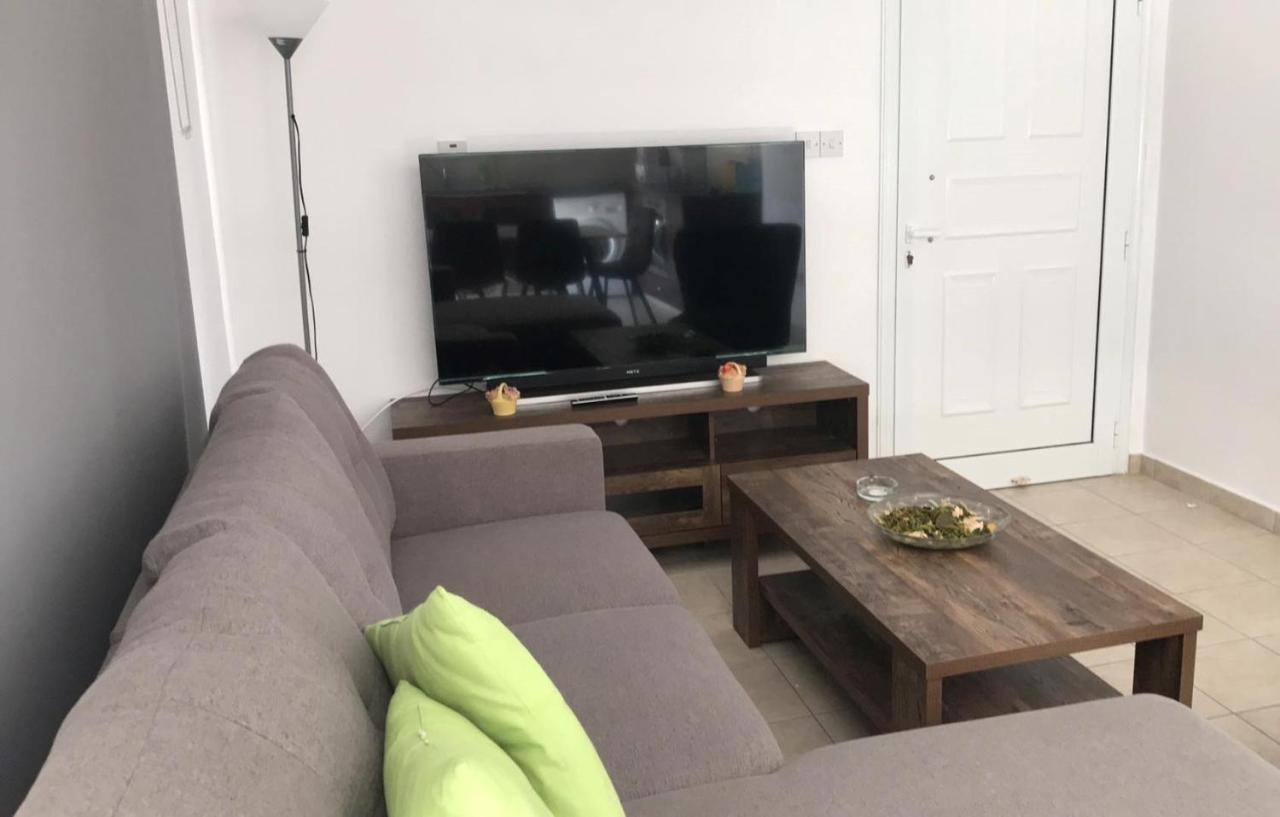 Cosy Apartment In Kato Paphos With Pool Access Екстериор снимка