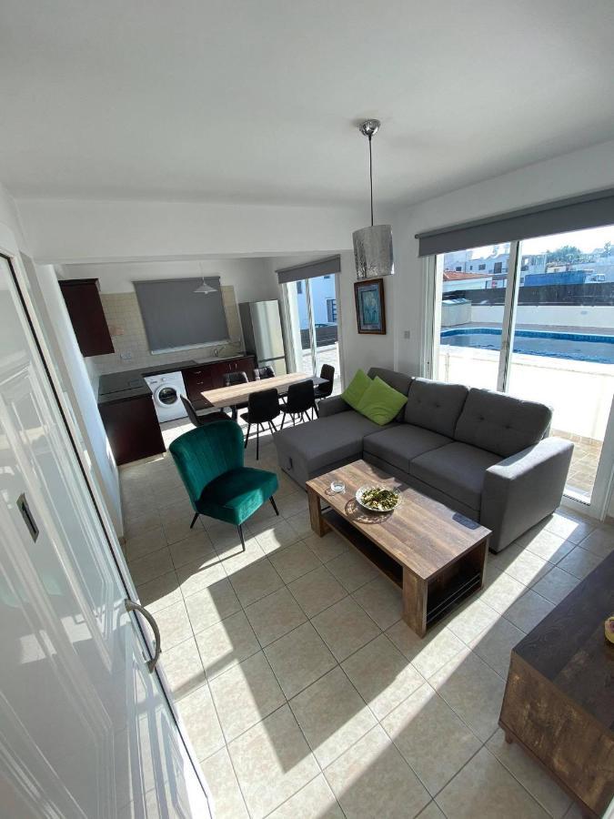 Cosy Apartment In Kato Paphos With Pool Access Екстериор снимка