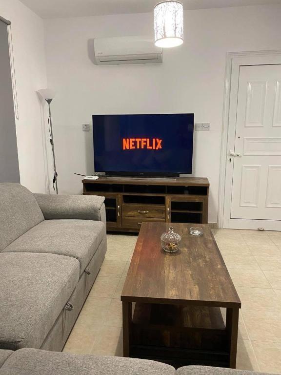 Cosy Apartment In Kato Paphos With Pool Access Екстериор снимка